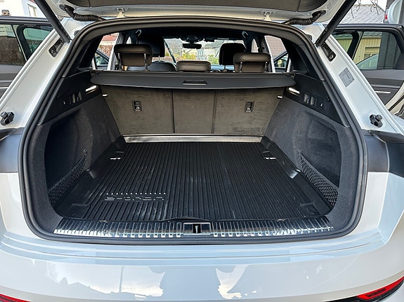 Audi e-tron 12 of 30