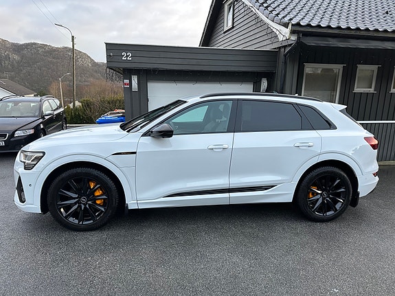 Audi e-tron 7 of 30
