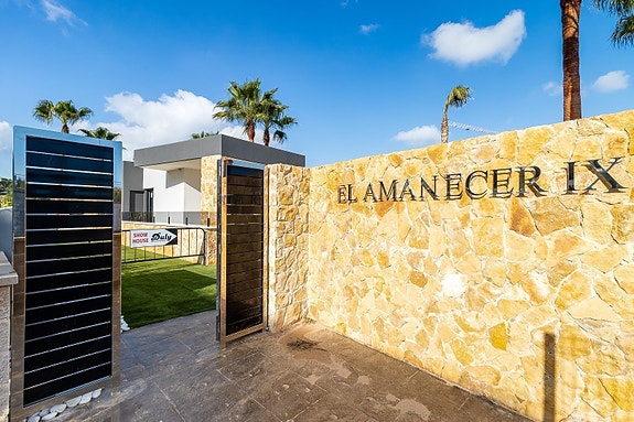 En megler med gode referanser - SPANIA1.no