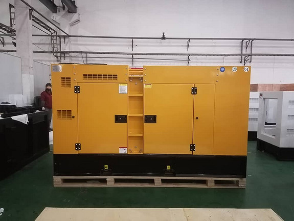 Cummins 50KVA med Stamford generator.