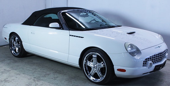 Ford Thunderbird 3 of 5