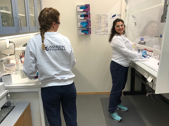 Lab analyserer produktet underveis i produksjonen