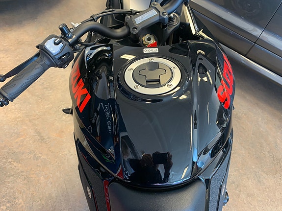 Suzuki GSX-S 1000S KATANA 4 of 5