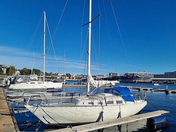 Shipman 28 med ødelagt motor selges 2 of 21