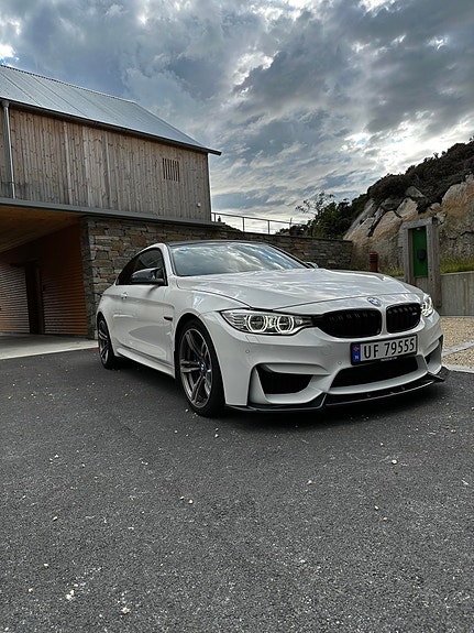 BMW M4 4 of 5