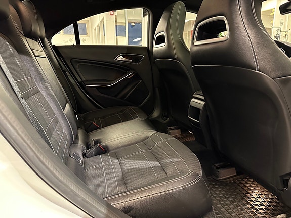 Mercedes-Benz CLA180 12 of 22