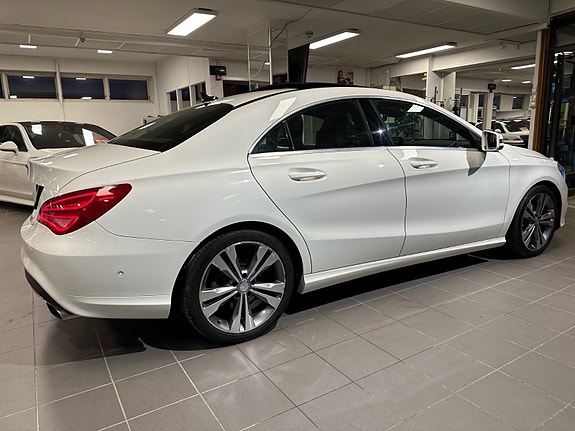 Mercedes-Benz CLA180 2 of 22