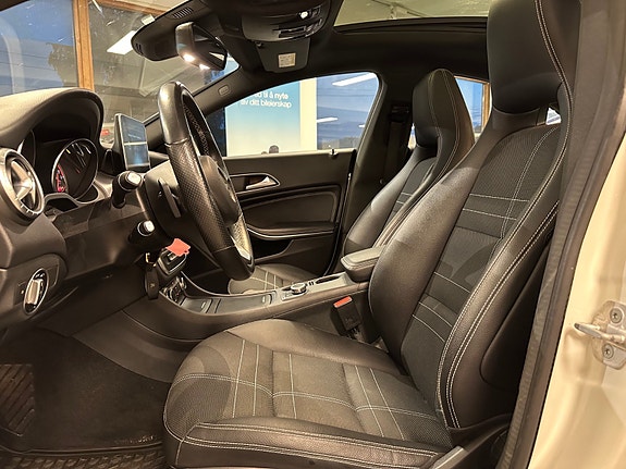 Mercedes-Benz CLA180 13 of 22