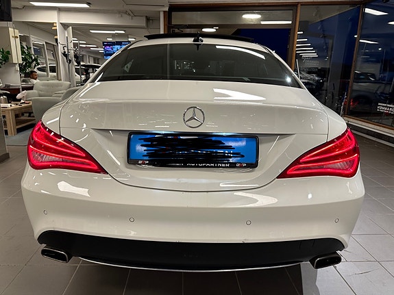 Mercedes-Benz CLA180 4 of 22