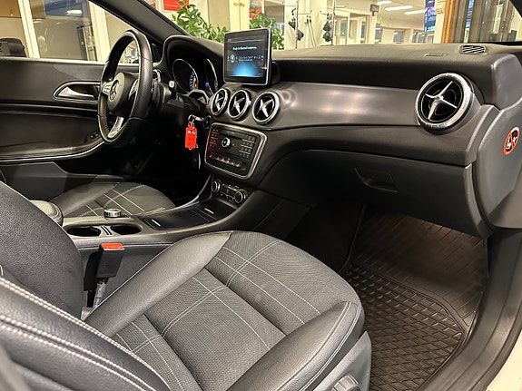 Mercedes-Benz CLA180 15 of 22