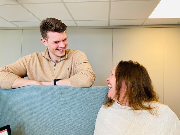 Vi er opptatte av gode arbeidsmiljø som bidrar til faglig og personlig utvikling. 
Foto: Tina Jørgensen