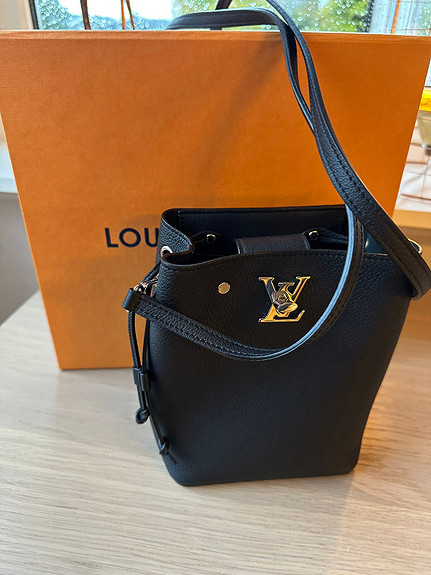 Louis Vuitton Nano Lockme Bucket In Noir