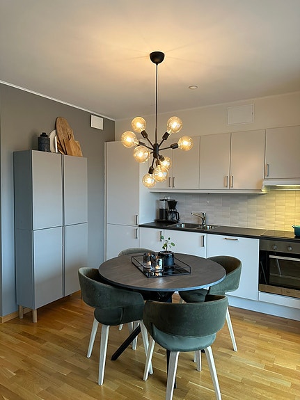 Spisestue og skap medfølger leien.