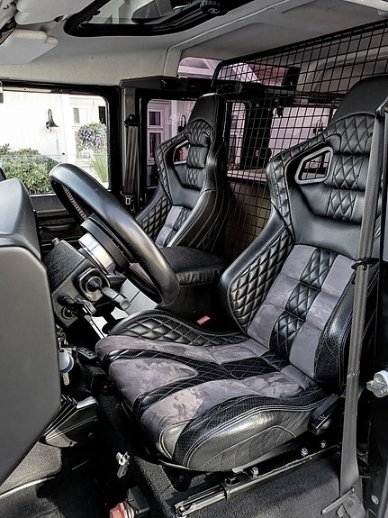 Land Rover Defender-Serie 25 of 30