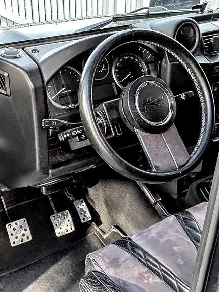 Land Rover Defender-Serie 28 of 30