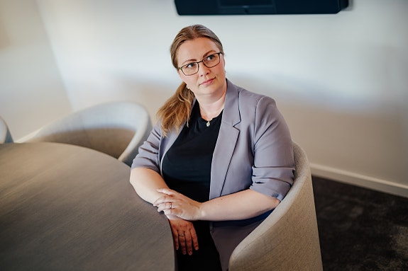 Vi har en administrasjon som håndterer kundefakturering og tilbudsinnlevering