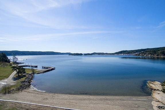 Nyoppusset leilighet nær sjøen.
