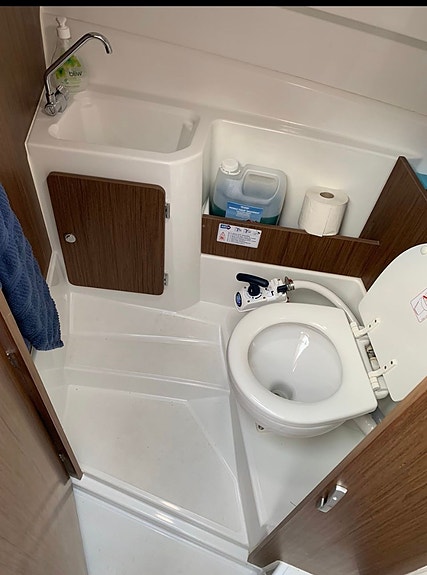 2017/18 BENETEAU ANTARES 7 M 175 HK SUZUKI APX + DIV. UTSTYR. TIL SALGS. 10 of 12