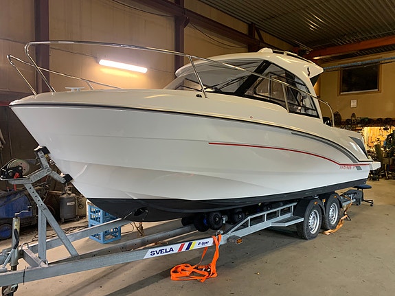 2017/18 BENETEAU ANTARES 7 M 175 HK SUZUKI APX + DIV. UTSTYR. TIL SALGS. 2 of 12