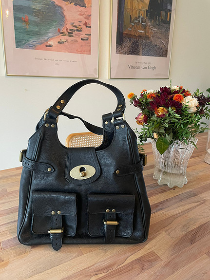 Mulberry Annie in Oak Darwin