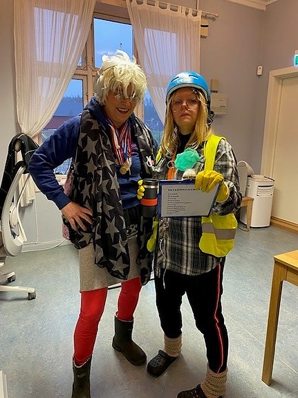 Spe. ped. koordinator og skolesekretær på karnival.