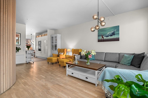 Velkommen til Nordre Hallsetveg 105A - en strøken 3-roms selveier på 72m2 BRA som fremstår som ny!