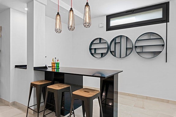 Flott innredet underetasje