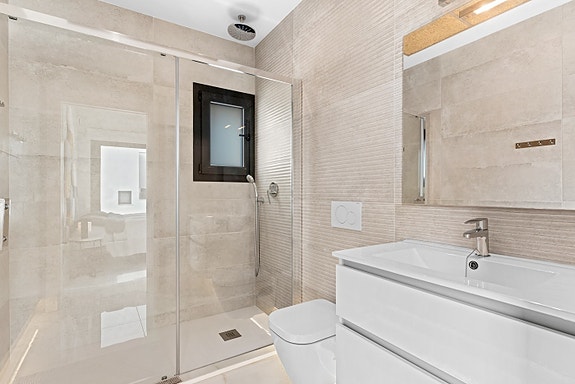 Leiligheten har totalt 4 bad med flotte kvaliteter