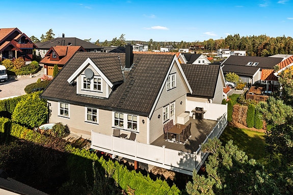 Eiendomsmegler 1 v/Birgit Grandahl presenterer Åsgarden 33