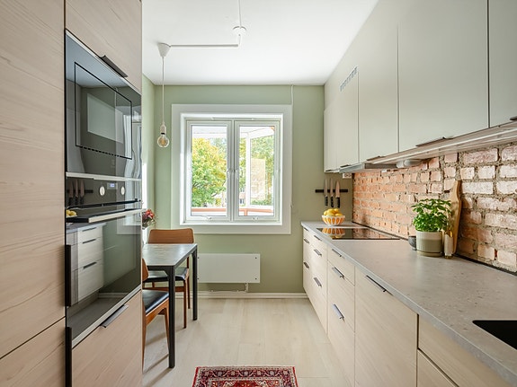 Velkommen til Vallefaret 18 og denne nydelige 2-roms hjørneleiligheten!