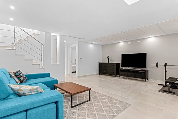 Flott innredet underetasje