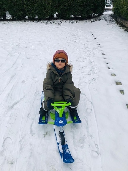 Gutt (8 år) søker livlige assistenter!