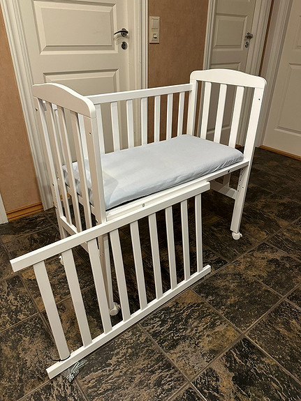 Jly dream shop bedside crib