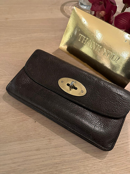 Looking for replacement as birthday present for wife : r/wallets