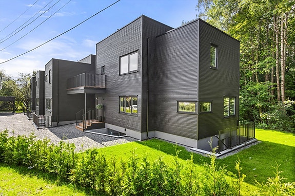 Velkommen til Ekraveien 90 presentert av Peter Björklund og Marthe Skabo ved Nordvik Bygdøy Allé.