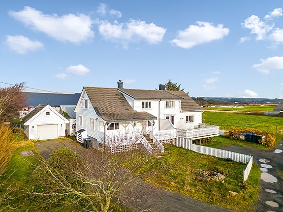 Eiendomsmegler MNEF Anita Cecilie Gabrielsen ønsker velkommen til Skollevollveien 33!