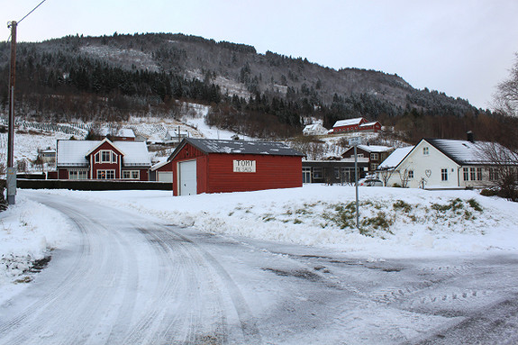 Tilkomst til tomta via den kommunale vegen