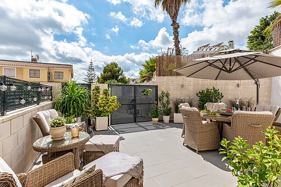 En megler med gode referanser - SPANIA1.no