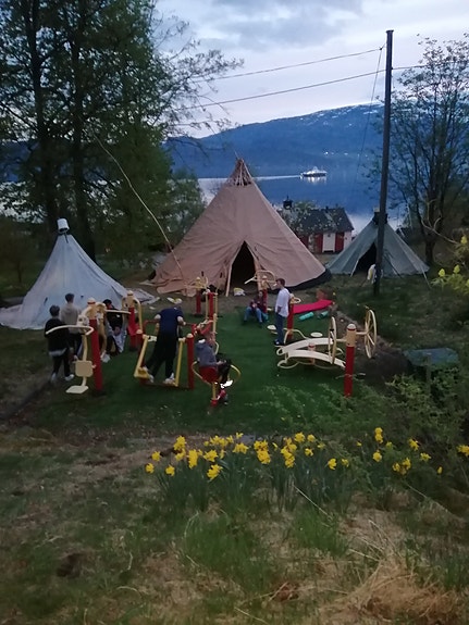 Gjester kan velge å bo inne eller ute.