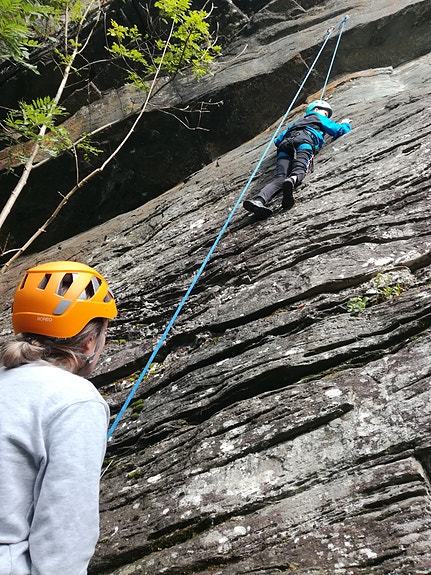 Nok av aktiviteter som klatring, turgåing, bading, ski, volleyball, fotball, treningssenter m.m i umiddelbar nærhet!