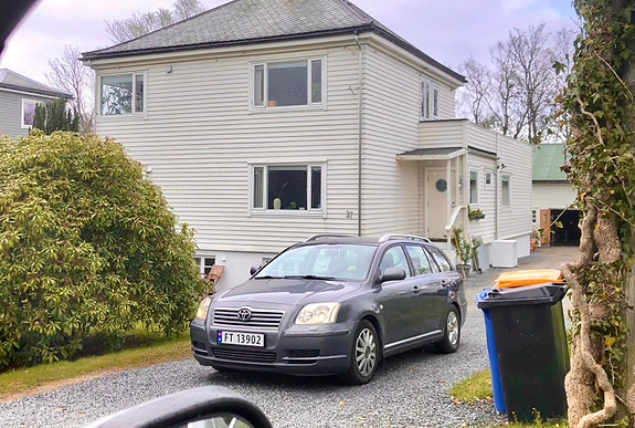 Toyota Avensis 2 of 5