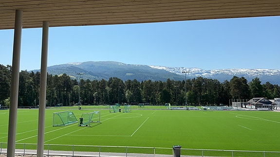 ...med den beste utsikta ein fotballentusiast kan tenkja seg!