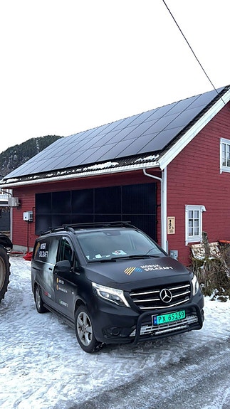 Fasade- og takmontert på driftsbygning på Øksendal