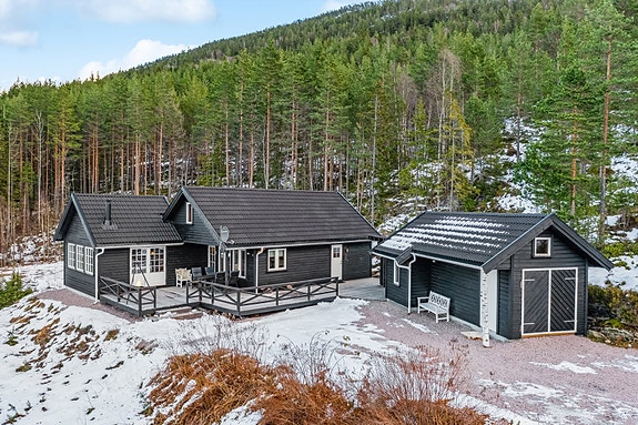 DNB Eiendom v/Kristin Hyni Bakken ønsker deg velkommen til Nissedal og denne flotte fritidseiendommen med adresse Kveldsmyrane 50!