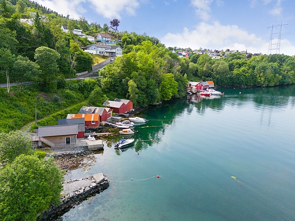 Flott sjøtomt med idyllisk beliggenhet i Dolvika.