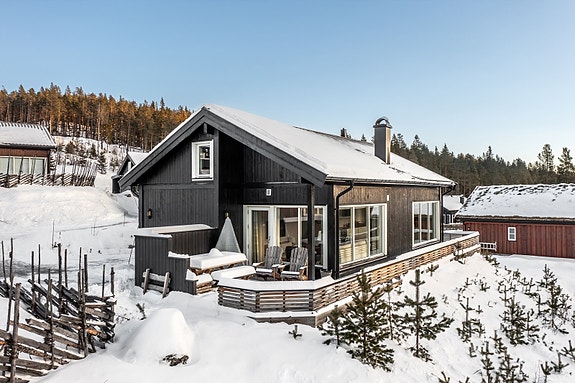Velkommen til Golfsvingen 17! Presenteres av Helge B. Enitch og Hege M. Moen for EM1 Fjellmegleren.