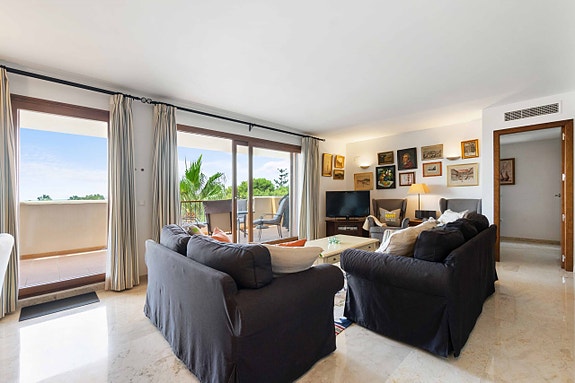 Bruk en megler med gode referanser - se SPANIA1.no