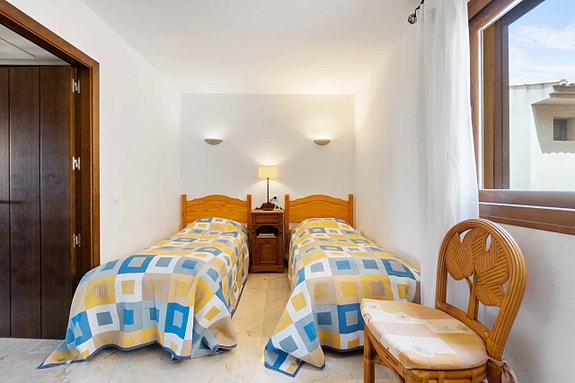 Bruk en megler med gode referanser - se SPANIA1.no