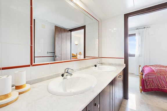 Bruk en megler med gode referanser - se SPANIA1.no