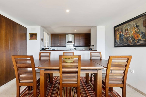 Bruk en megler med gode referanser - se SPANIA1.no